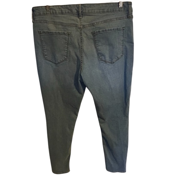 Bundle of 2 Old Navy Mid-Rise Super Skinny Light Wash Stretch Jeans Size 16 - Picture 5 of 7